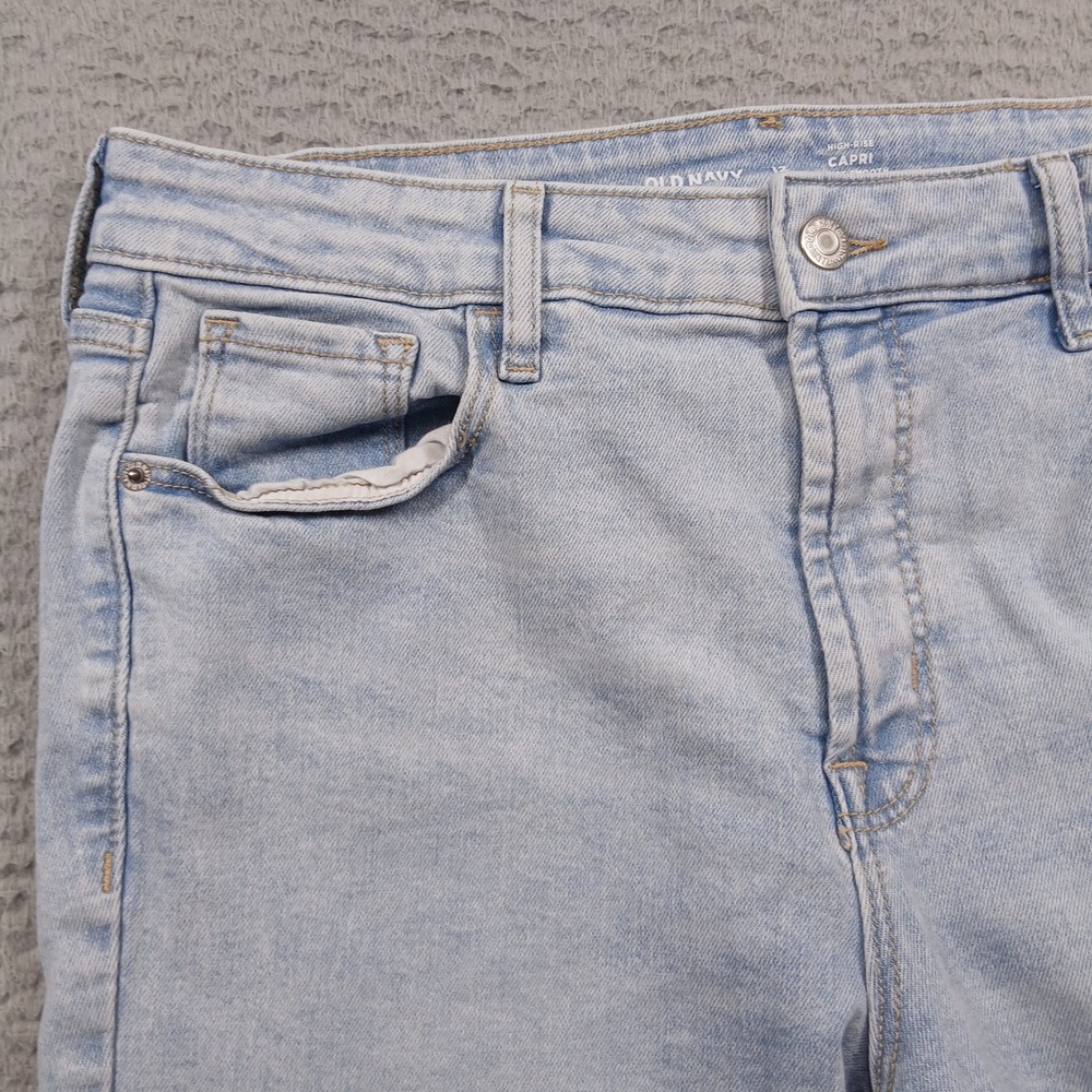 Old Navy High Rise Capri Jeans Light Wash Secret-Smooth Pockets Women's 12 EUC‎ - Picture 6 of 14